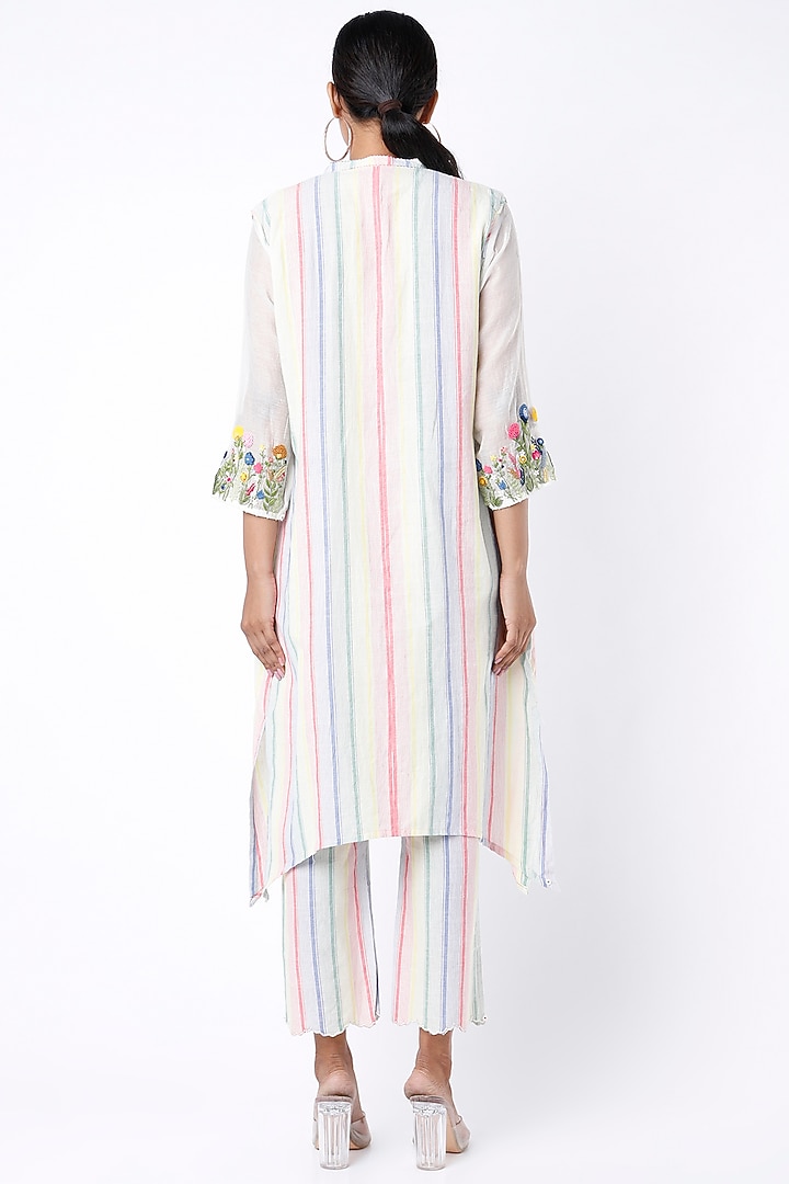 White Kantha Hand Embroidered Kurta by Dhaari By Deepika at Pernia's Pop Up Shop