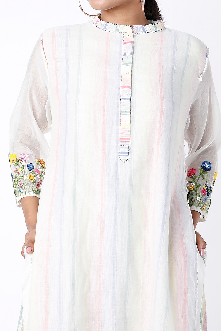 White Kantha Hand Embroidered Kurta by Dhaari By Deepika at Pernia's Pop Up Shop