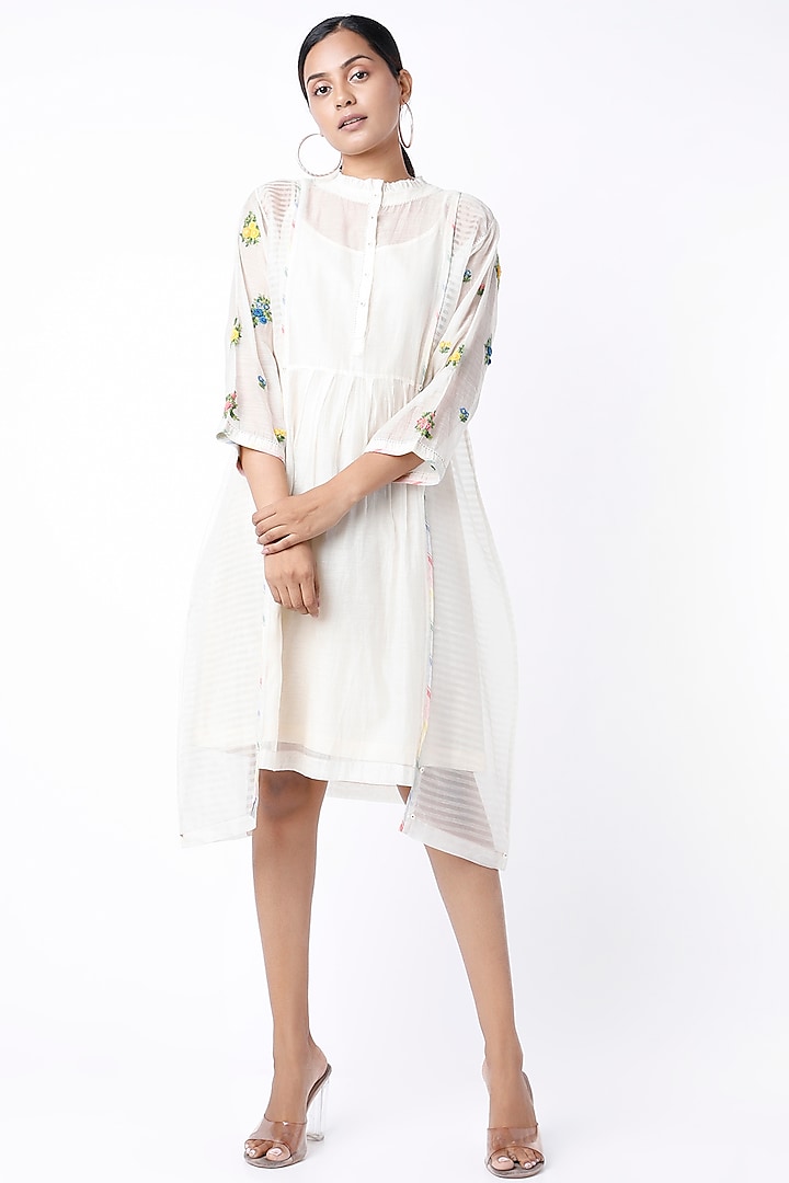 White Hand Embroidered Tunic by Dhaari By Deepika