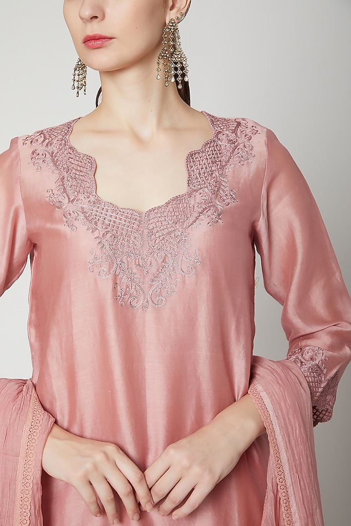 Blush Pink Embroidered Kurta Set by Dharai at Pernia's Pop Up Shop