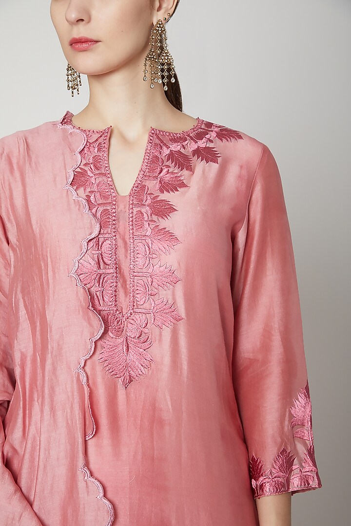 Blush Pink Thread Embroidered Kurta Set by Dharai at Pernia's Pop Up Shop
