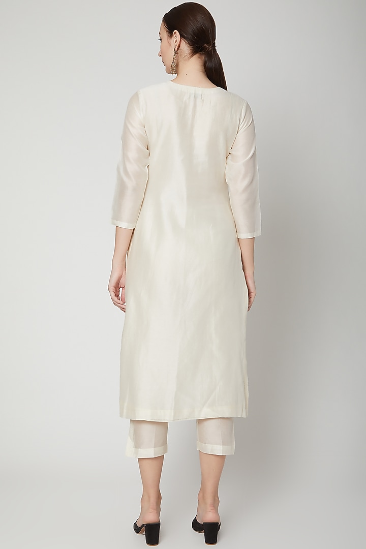 Off White Embroidered Kurta Set by Dharai at Pernia's Pop Up Shop