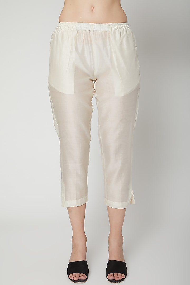 Off White Embroidered Kurta Set by Dharai at Pernia's Pop Up Shop