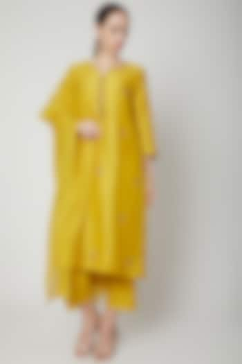 Yellow Hand Embroidered Kurta Set by Dharai at Pernia's Pop Up Shop