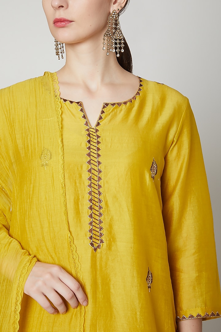Yellow Hand Embroidered Kurta Set by Dharai at Pernia's Pop Up Shop