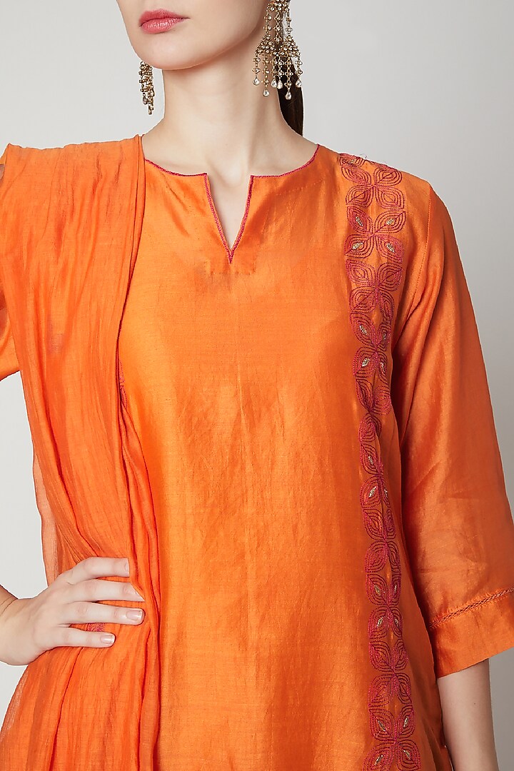 Orange Thread Embroidered Kurta Set by Dharai at Pernia's Pop Up Shop