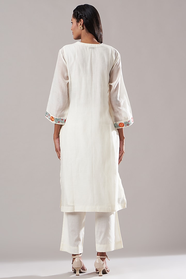 White Embroidered Kurta Set by Dharai at Pernia's Pop Up Shop