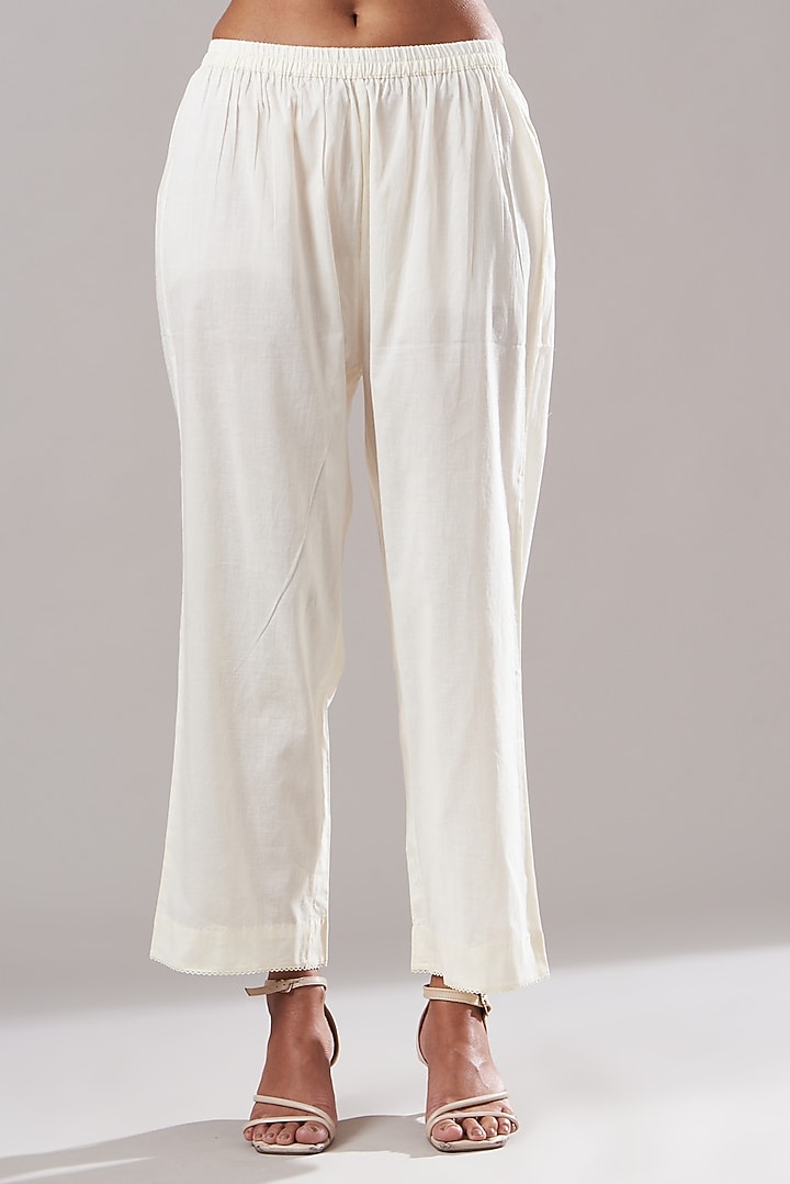 White Embroidered Kurta Set by Dharai at Pernia's Pop Up Shop