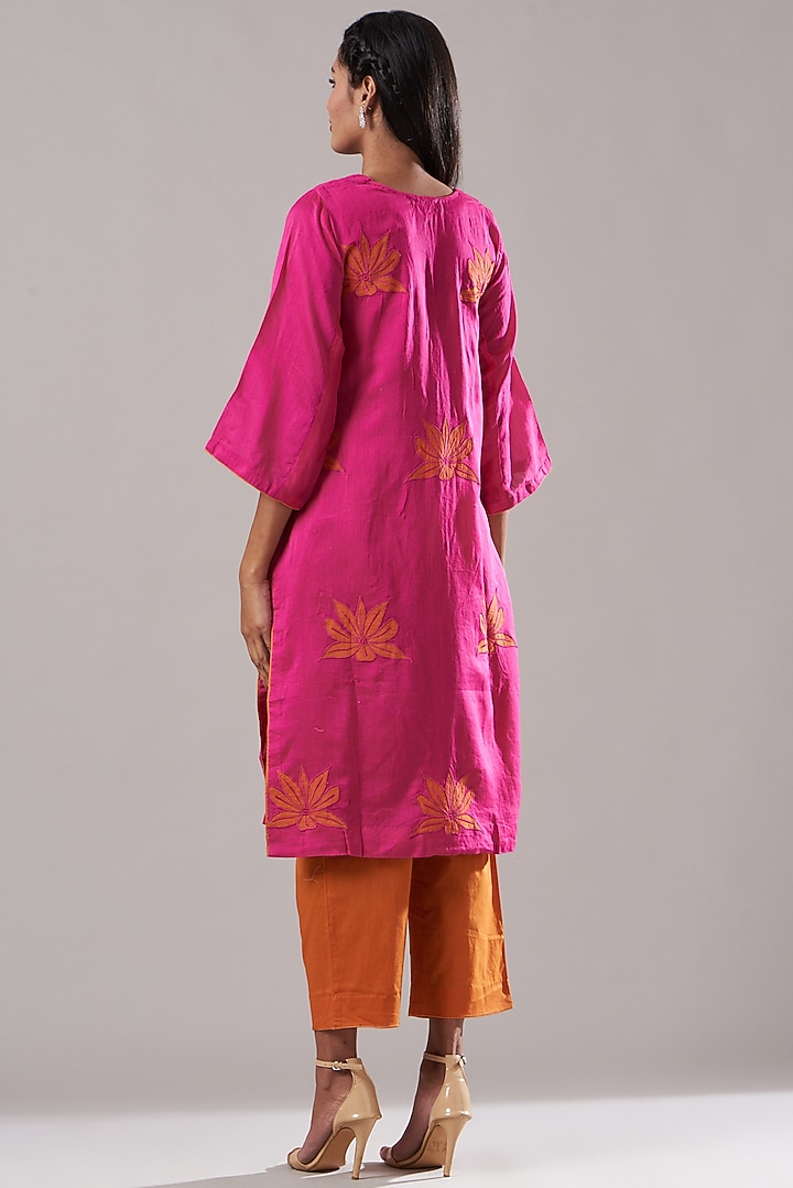 Rani Pink Embroidered Kurta Set by Dharai at Pernia's Pop Up Shop