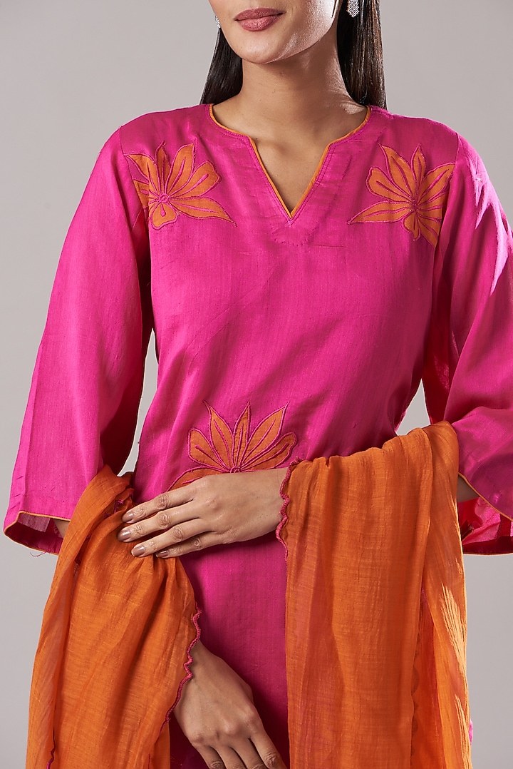Rani Pink Embroidered Kurta Set by Dharai at Pernia's Pop Up Shop