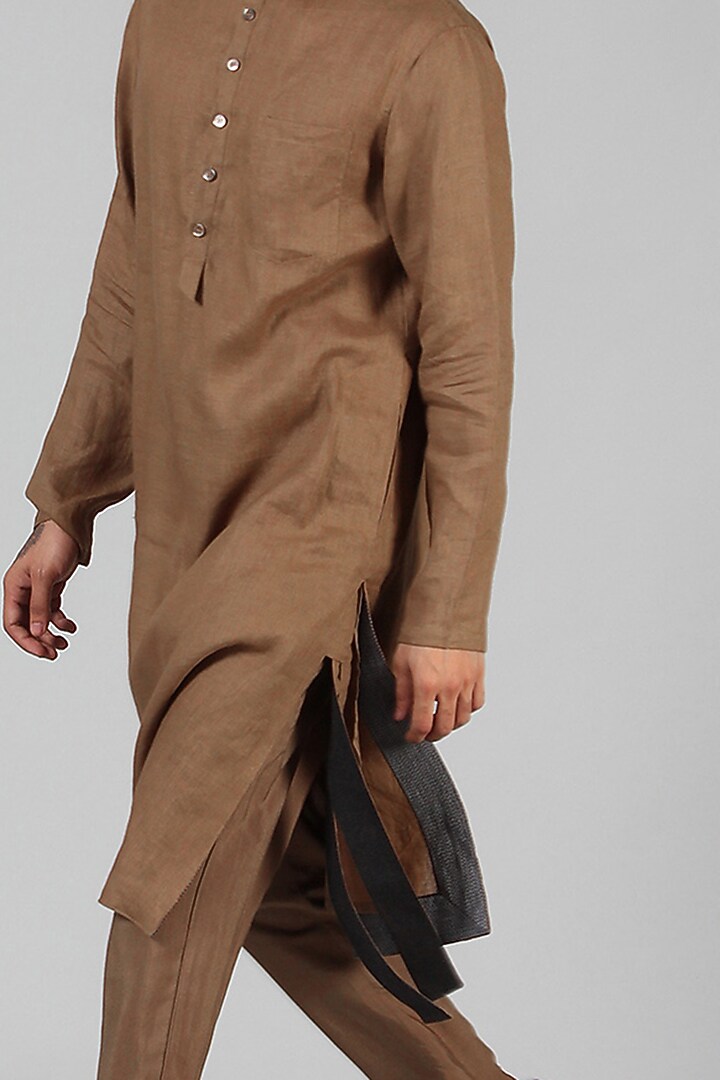 Bronze Mandarin Collared Kurta by Dhatu Design Studio at Pernia's Pop Up Shop