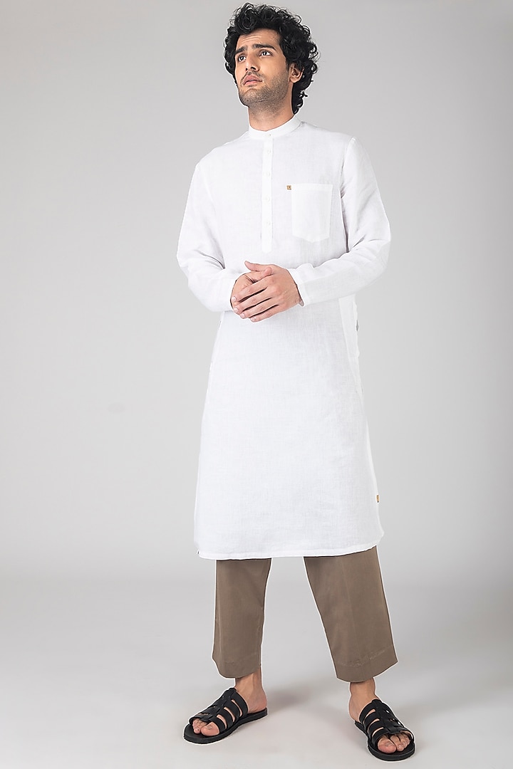 White Kurta With Patch Pockets by Dhatu Design Studio