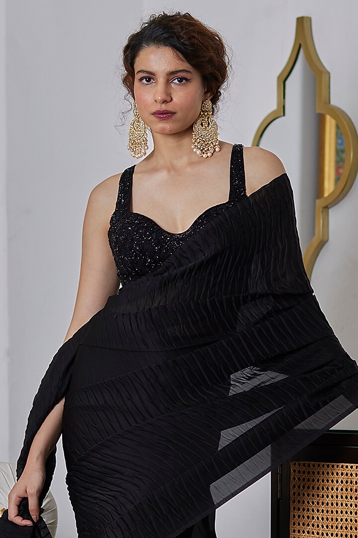 Black Bemberg Satin Pleated Wedding Saree Set by DHRUVI PANCHAL at Pernia's Pop Up Shop