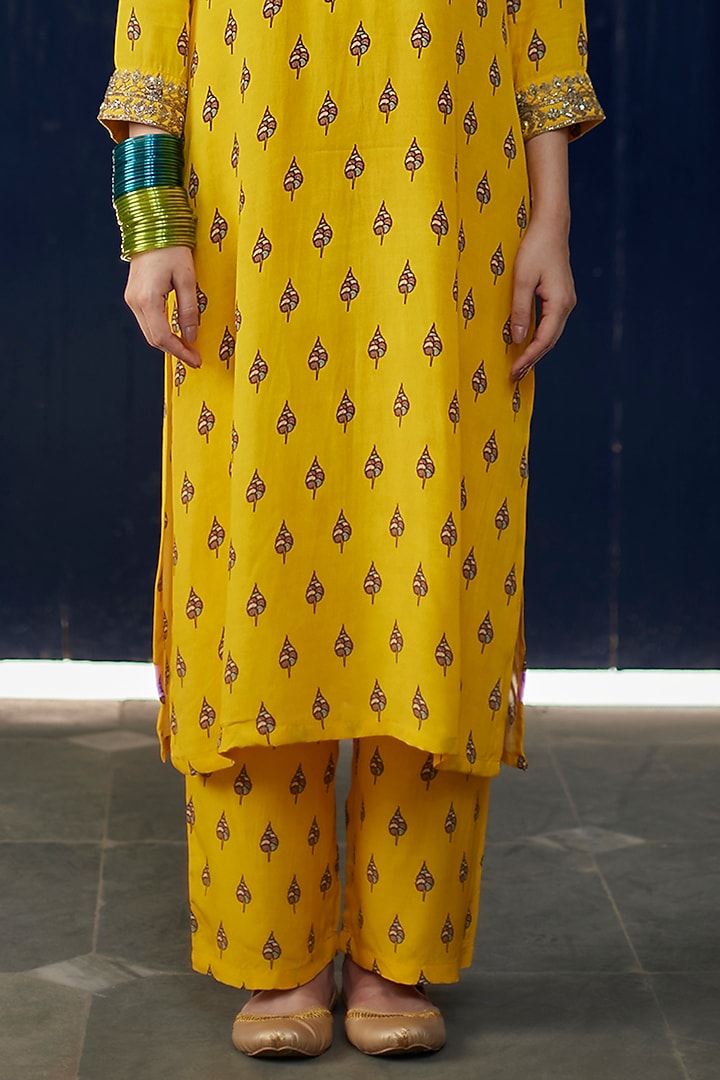 Yellow Crepe Printed & Embroidered Kurta Set by DHRUVI PANCHAL at Pernia's Pop Up Shop