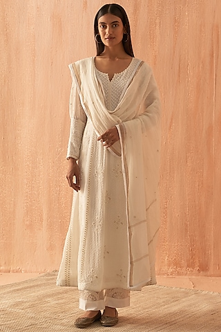 White Chanderi Embroidered Anarkali Set by Dhaaga & Co. by Savnit Gurnani