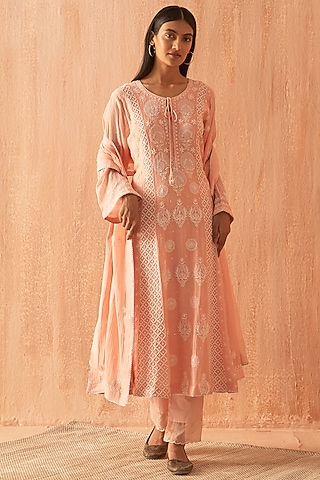 Peach Soft Chanderi Embroidered Kurta Set by Dhaaga & Co. by Savnit Gurnani