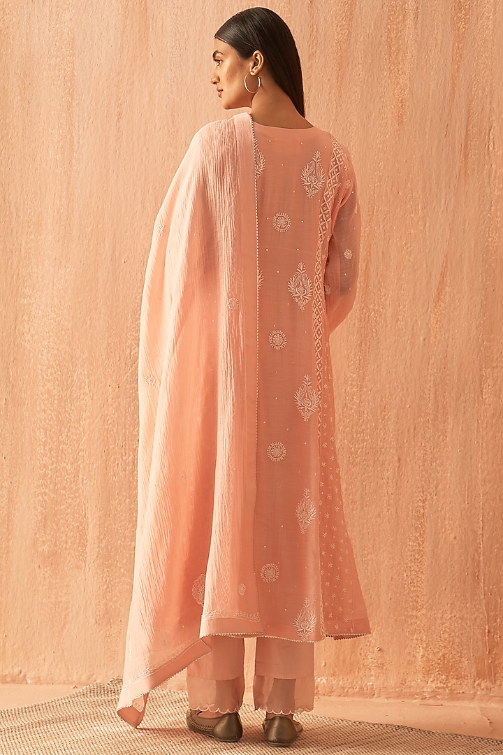 Peach Soft Chanderi Embroidered Kurta Set by Dhaaga & Co. by Savnit Gurnani at Pernia's Pop Up Shop