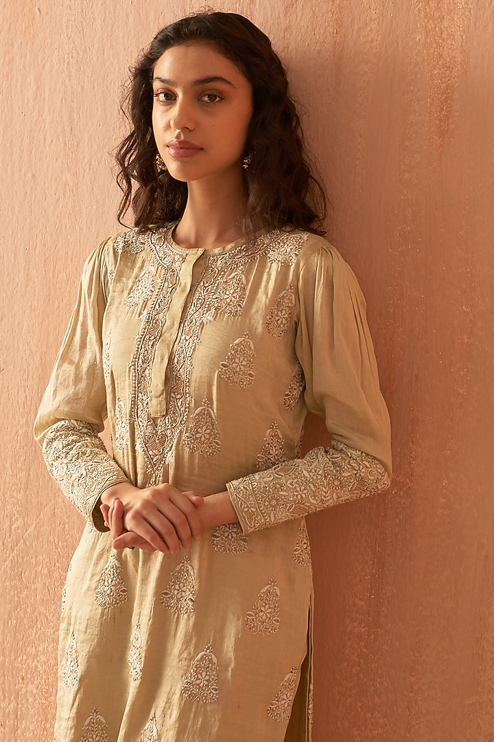 Olive Green Mul Chanderi Embroidered Kurta Set by Dhaaga & Co. by Savnit Gurnani at Pernia's Pop Up Shop