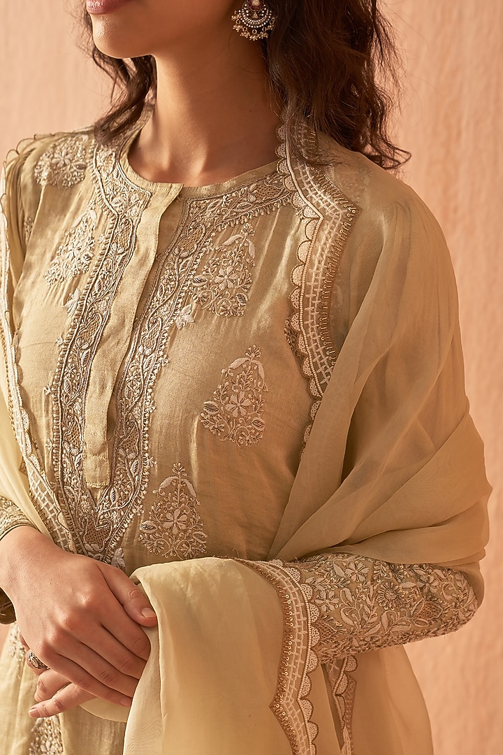 Olive Green Mul Chanderi Embroidered Kurta Set by Dhaaga & Co. by Savnit Gurnani at Pernia's Pop Up Shop