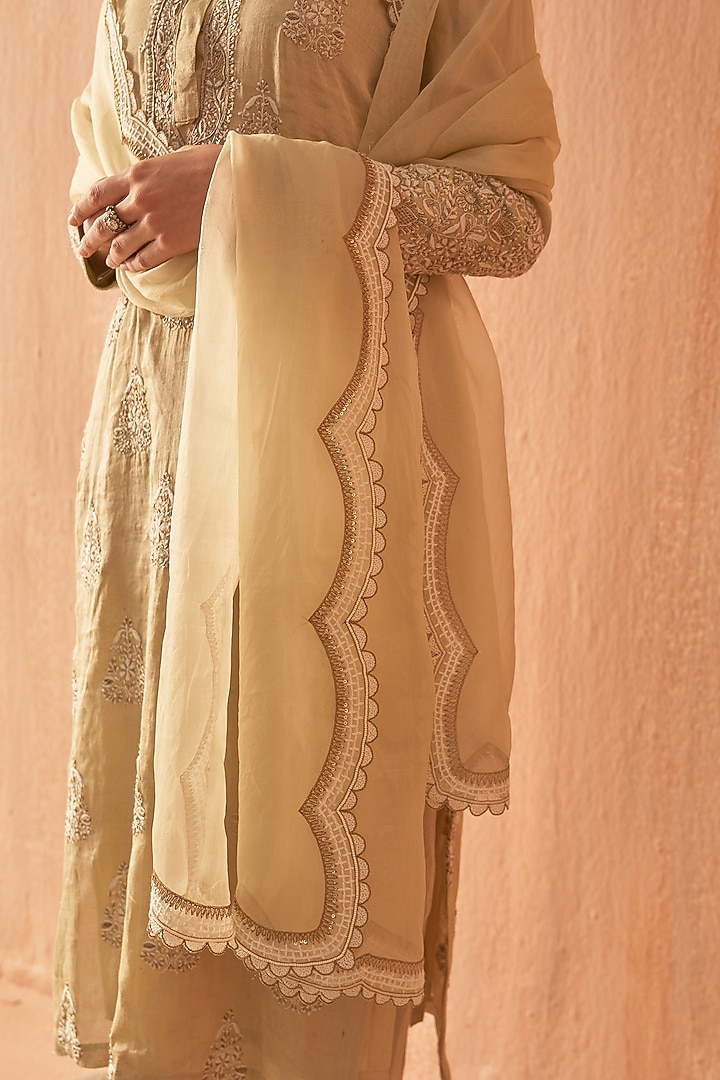 Olive Green Mul Chanderi Embroidered Kurta Set by Dhaaga & Co. by Savnit Gurnani at Pernia's Pop Up Shop