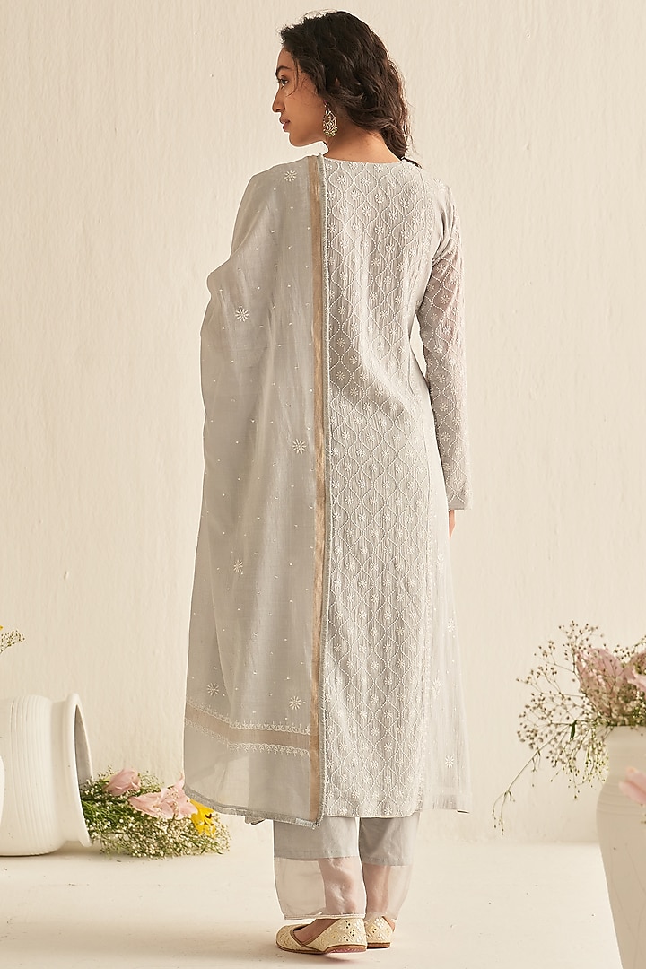 Light Grey Maheshwari Embroidered Kurta Set by Dhaaga & Co. by Savnit Gurnani at Pernia's Pop Up Shop