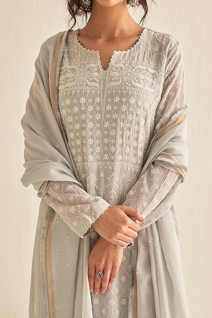 Light Grey Maheshwari Embroidered Kurta Set by Dhaaga & Co. by Savnit Gurnani at Pernia's Pop Up Shop