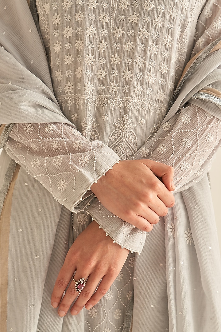 Light Grey Maheshwari Embroidered Kurta Set by Dhaaga & Co. by Savnit Gurnani at Pernia's Pop Up Shop