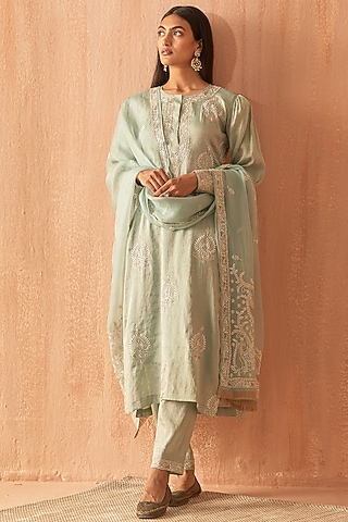 Green Tissue Embroidered Kurta Set by Dhaaga & Co. by Savnit Gurnani