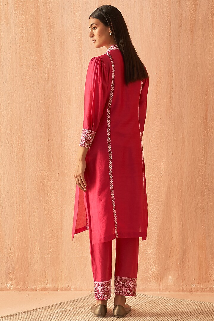 Fuchsia Chanderi Chikankari Embroidered Kurta Set by Dhaaga & Co. by Savnit Gurnani at Pernia's Pop Up Shop