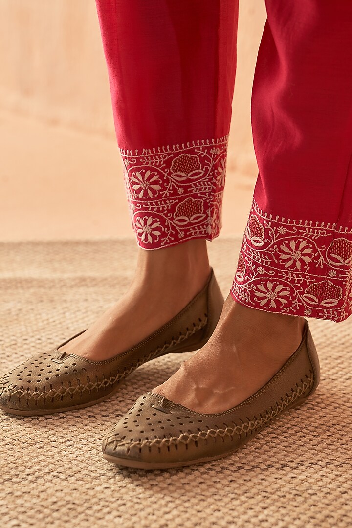 Fuchsia Chanderi Chikankari Embroidered Kurta Set by Dhaaga & Co. by Savnit Gurnani at Pernia's Pop Up Shop