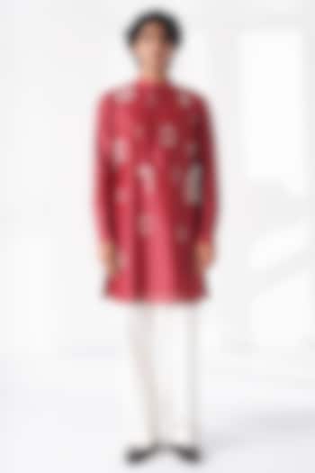 Earthy Red Cotton Silk Chanderi Embroidered Short Kurta by Dhruv Vaish at Pernia's Pop Up Shop