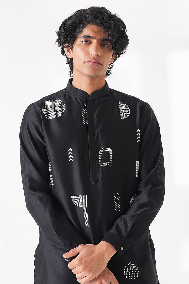 Black Cotton Silk Chanderi Embroidered Short Kurta by Dhruv Vaish at Pernia's Pop Up Shop