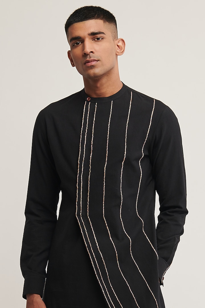 Black Handloom Cotton Thread Embroidered Kurta Set by Dhruv Vaish at Pernia's Pop Up Shop