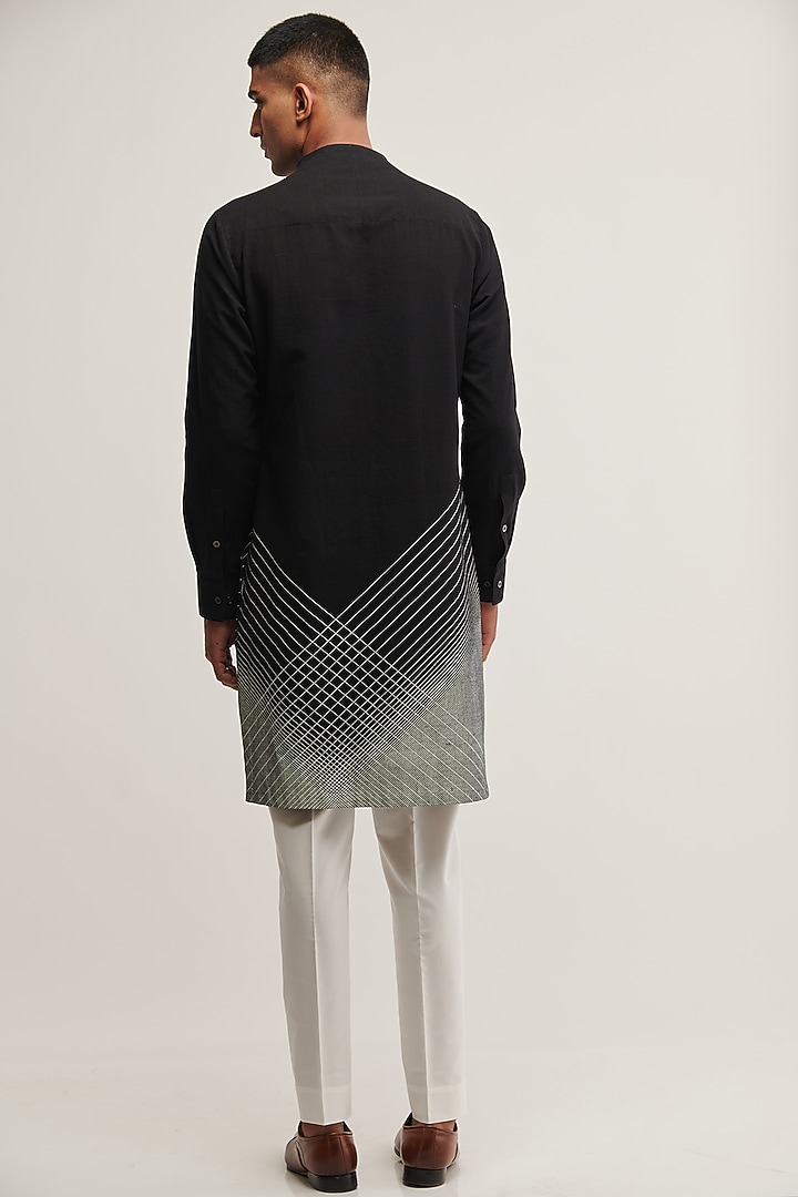Black Cotton Handloom Printed Kurta Set by Dhruv Vaish at Pernia's Pop Up Shop