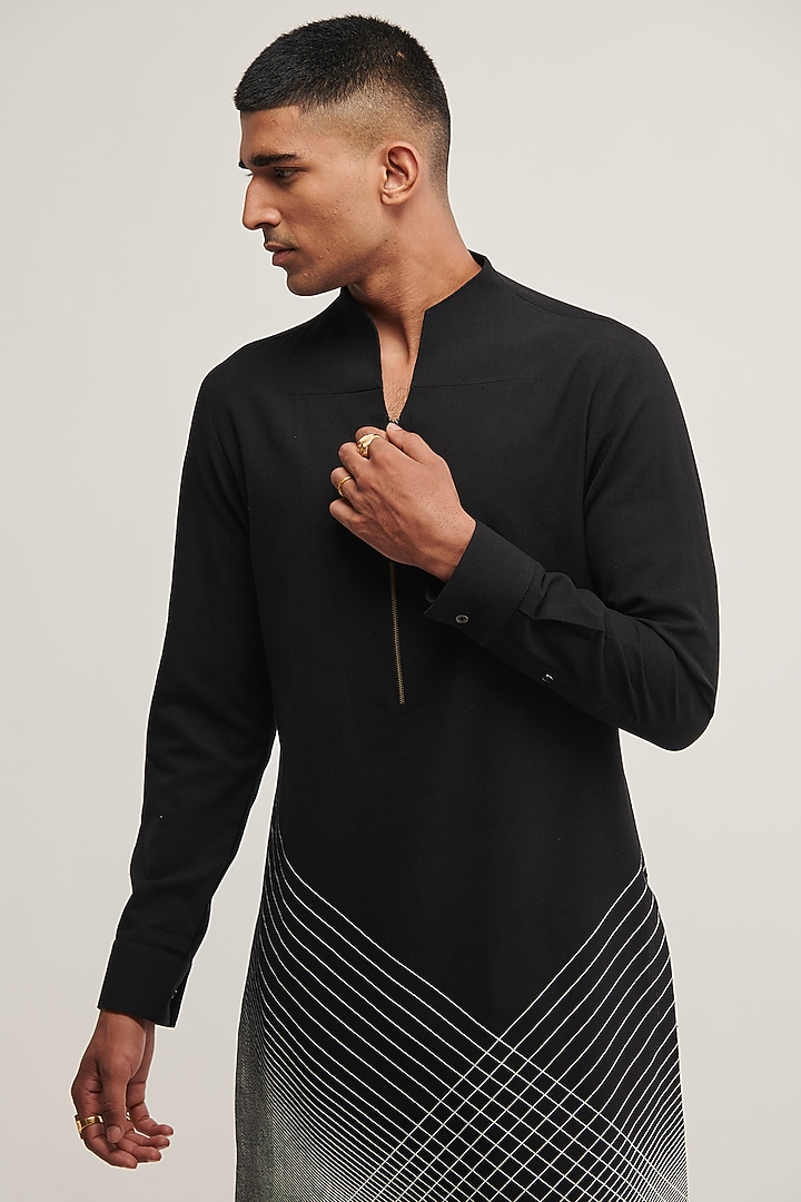 Black Cotton Handloom Printed Kurta Set by Dhruv Vaish at Pernia's Pop Up Shop