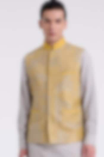 Silver-Gold Silk Embroidered Bundi Jacket by Dhruv Vaish at Pernia's Pop Up Shop