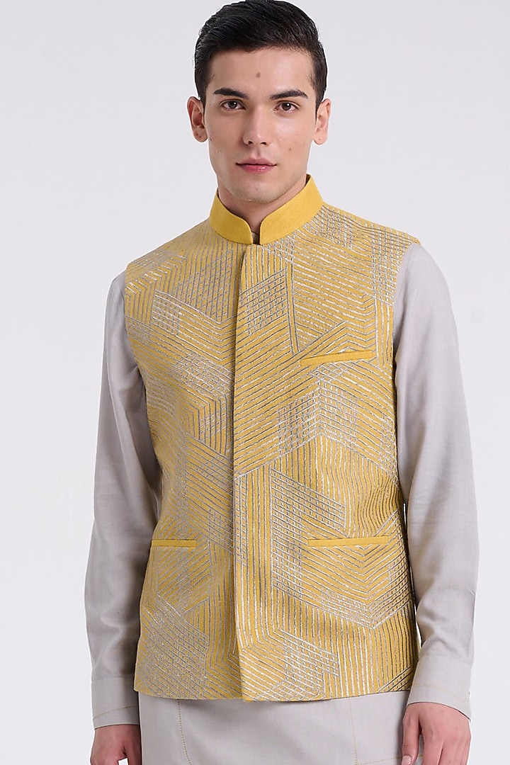 Silver-Gold Silk Embroidered Bundi Jacket by Dhruv Vaish at Pernia's Pop Up Shop