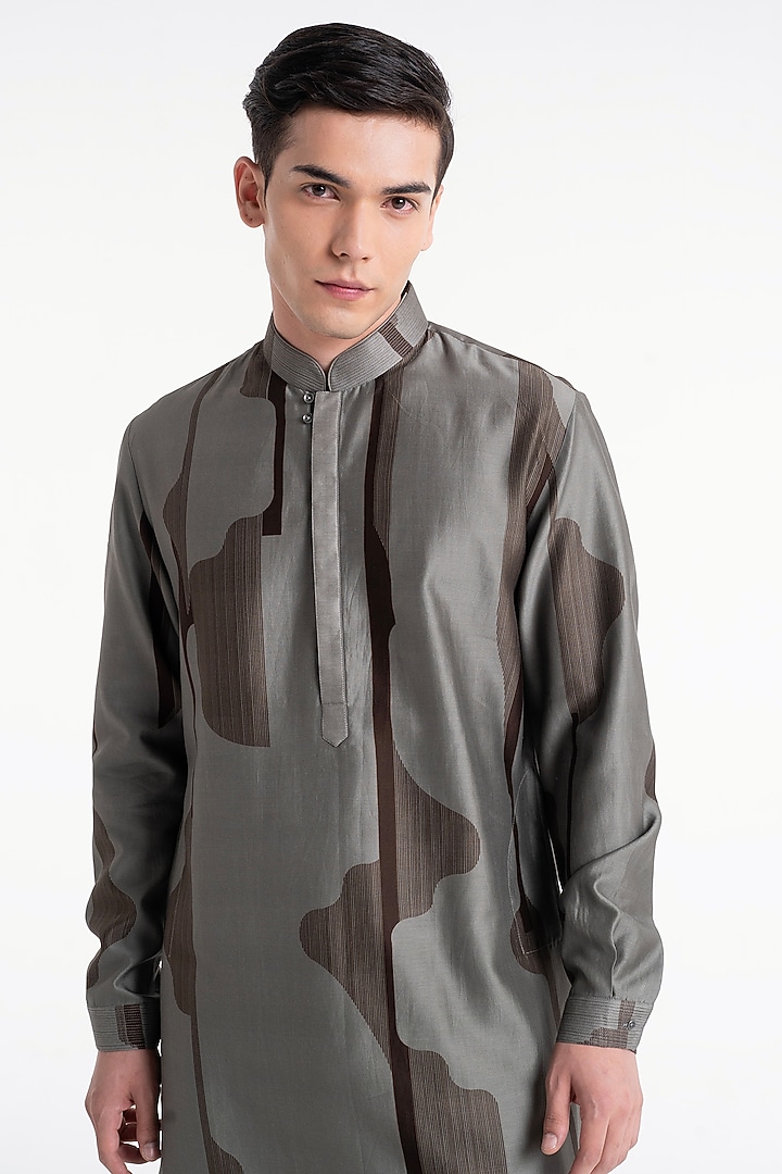 London Fog Chanderi Printed Kurta Set by Dhruv Vaish at Pernia's Pop Up Shop
