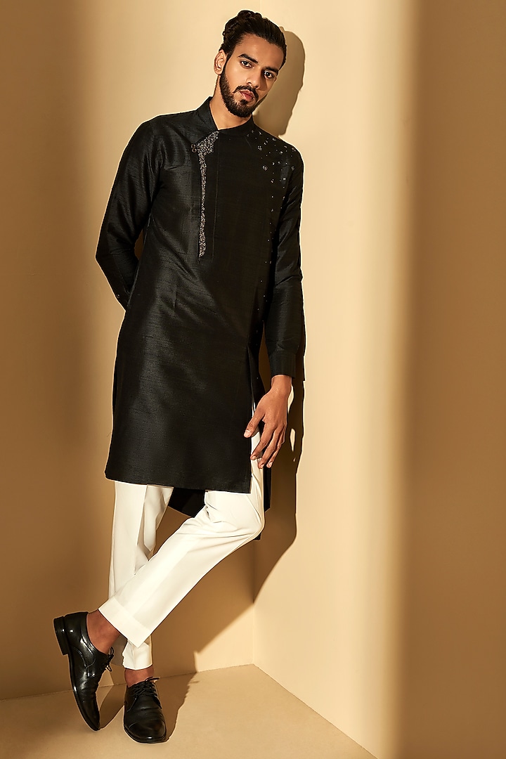 Black Embroidered Kurta Set by Dhruv Vaish at Pernia's Pop Up Shop