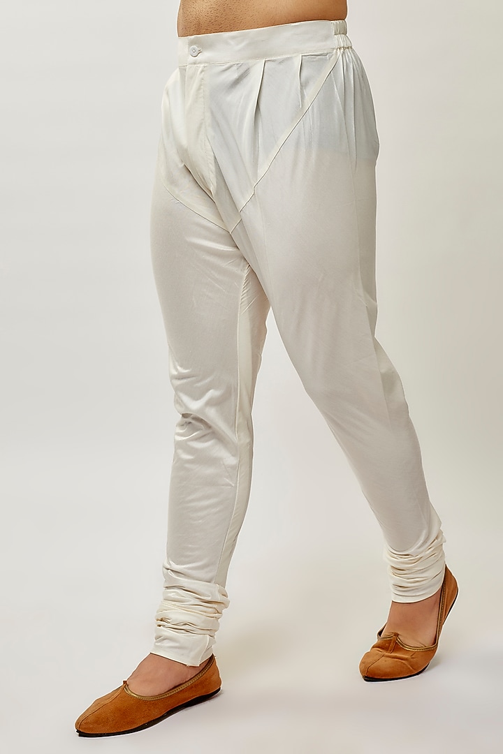 Ivory Cotton Silk Chanderi Embroidered Kurta Set by Dhruv Vaish at Pernia's Pop Up Shop