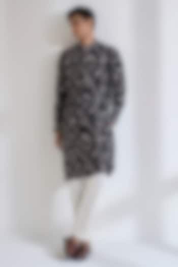 Black Chanderi Geometric Printed & Thread Embroidered Kurta Set by Dhruv Vaish at Pernia's Pop Up Shop