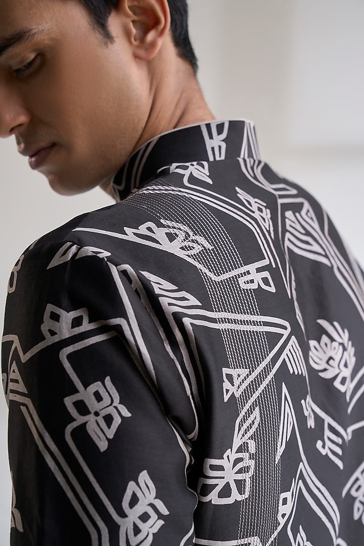 Black Chanderi Geometric Printed & Thread Embroidered Kurta Set by Dhruv Vaish at Pernia's Pop Up Shop
