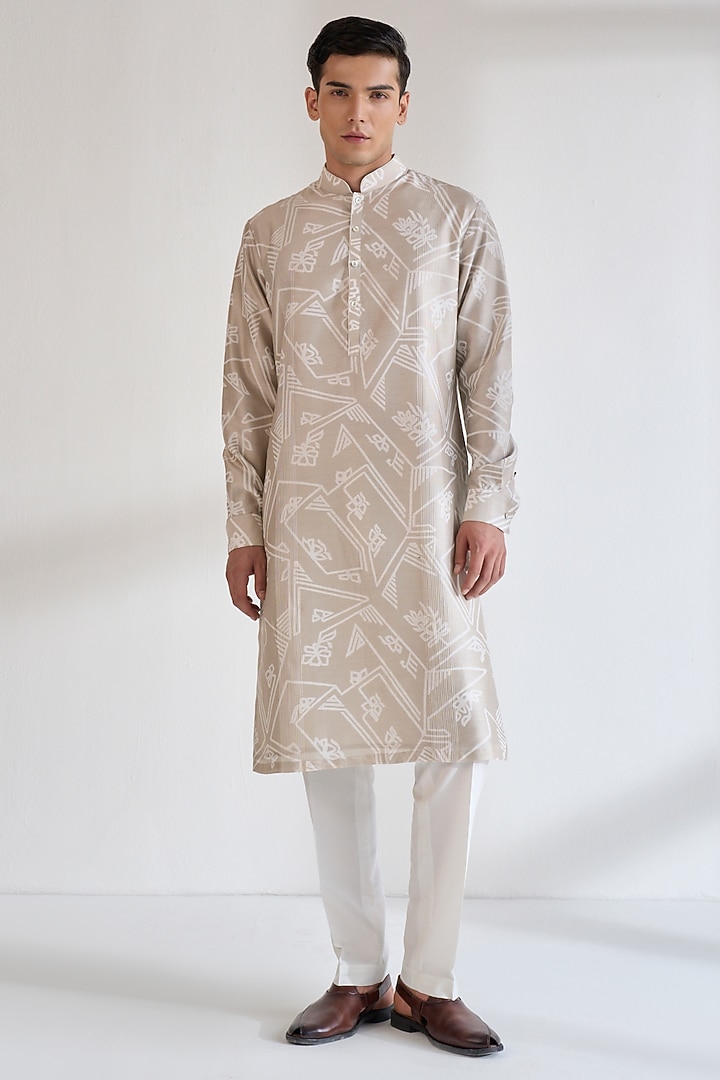 London Fog Chanderi Geometric Printed & Thread Embroidered Kurta Set by Dhruv Vaish at Pernia's Pop Up Shop