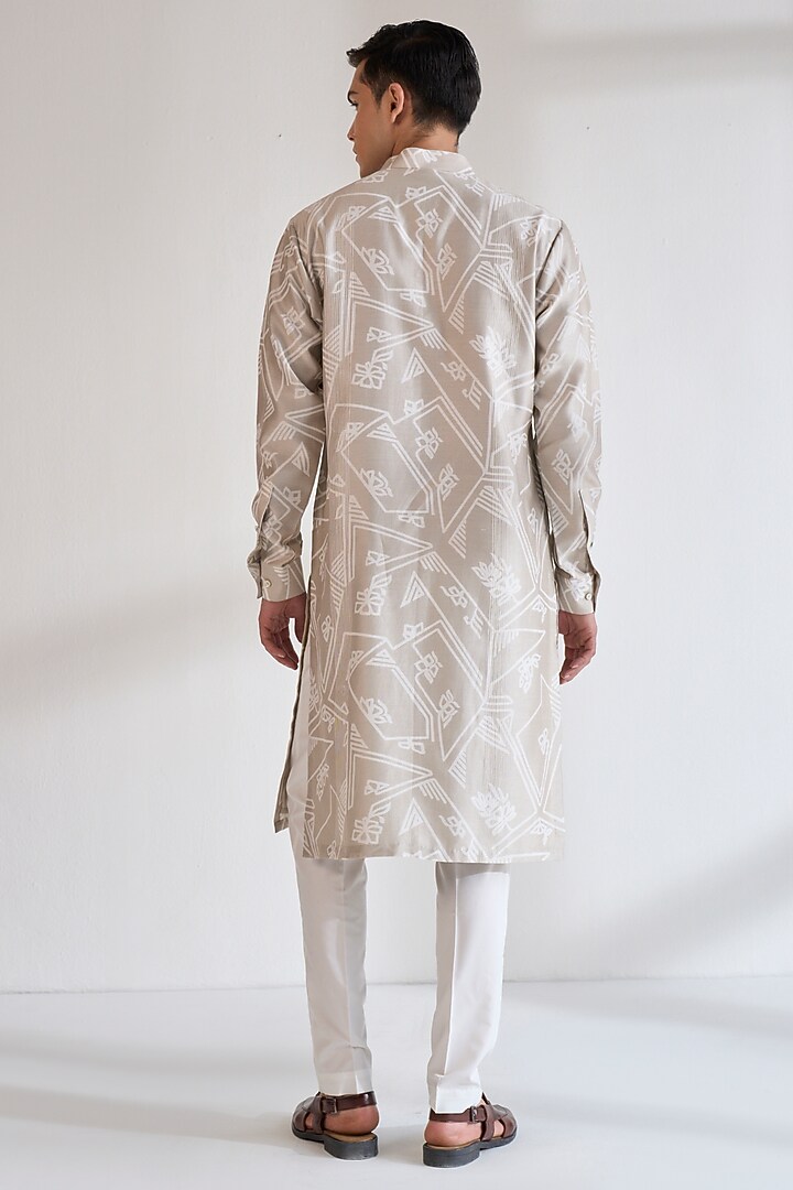 London Fog Chanderi Geometric Printed & Thread Embroidered Kurta Set by Dhruv Vaish at Pernia's Pop Up Shop