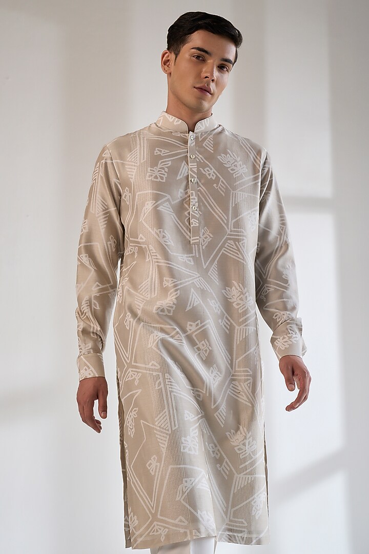 London Fog Chanderi Geometric Printed & Thread Embroidered Kurta Set by Dhruv Vaish at Pernia's Pop Up Shop