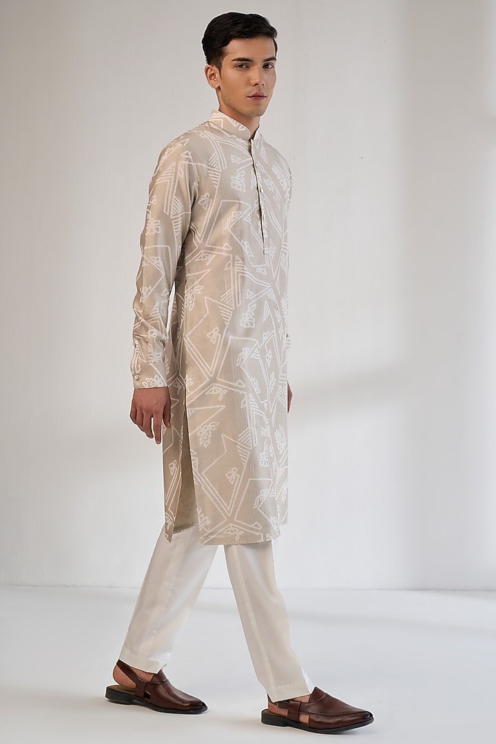 London Fog Chanderi Geometric Printed & Thread Embroidered Kurta Set by Dhruv Vaish at Pernia's Pop Up Shop