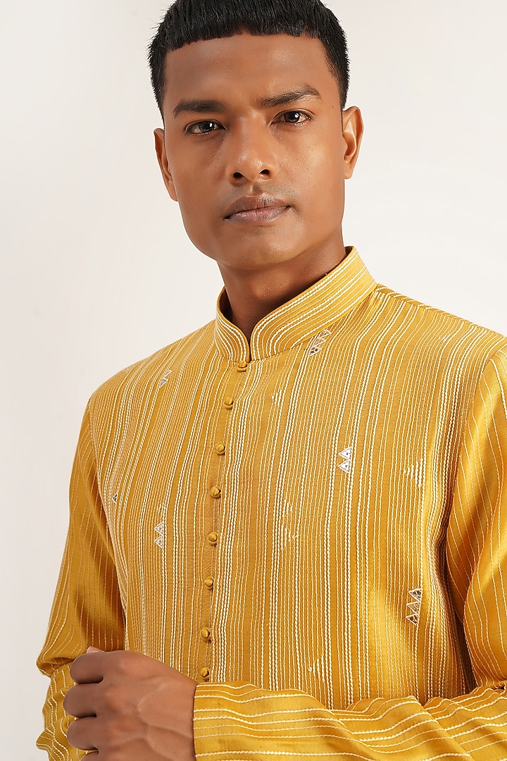 Mauve Mist Cotton Silk Chanderi Thread Embroidered Kurta Set by Dhruv Vaish at Pernia's Pop Up Shop