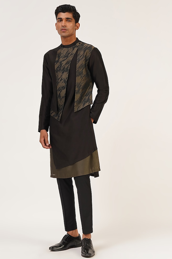 Black Cotton Silk Chanderi Embroidered Asymmetric Kurta Set by Dhruv Vaish at Pernia's Pop Up Shop