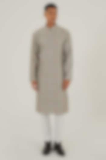 London Fog Cotton Silk Chanderi Thread Embroidered Kurta Set by Dhruv Vaish at Pernia's Pop Up Shop