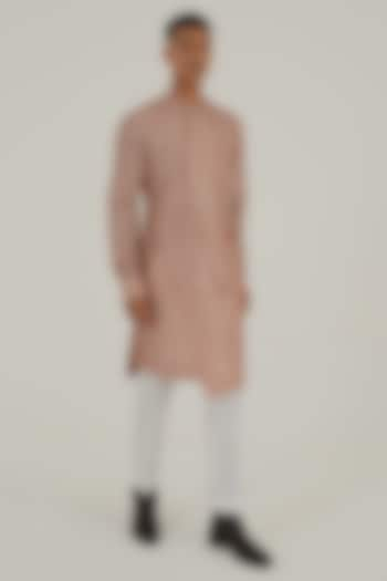 Onion Pink Silk Floral Embroidered Kurta Set by Dhruv Vaish at Pernia's Pop Up Shop